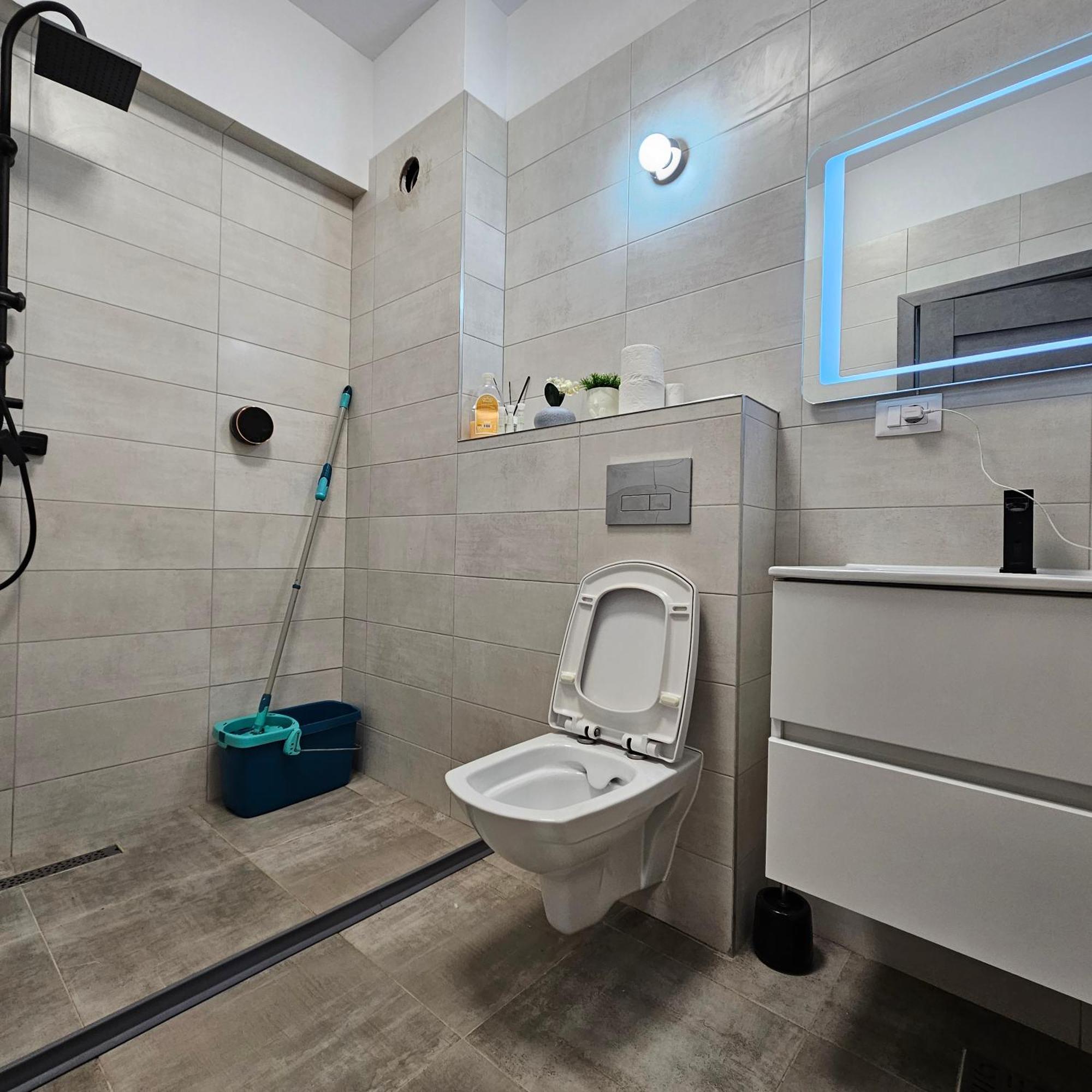 Apartament Dem Radulescu Langa Strand Ramnicu Valcea Ngoại thất bức ảnh